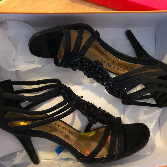 Heels - Picture 4 of 4